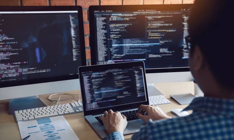 数据科学选型：R与Python如何赋能兴山区网站建设？
